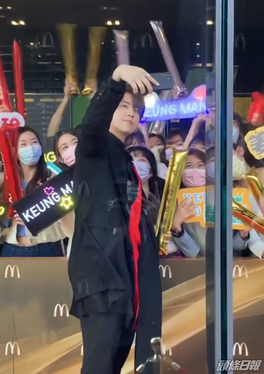 主動同姜糖自拍。